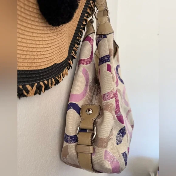 COACH Madison Signature Distressed OP Art Maggie
Shoulder Bag Hobo RARE - Picture 5 of 16